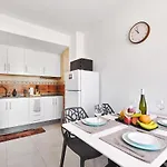 Apartment Eliseos Paradise
